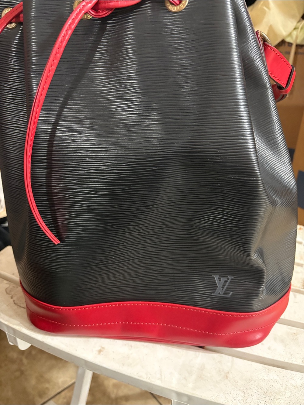 LV EPI LEATHER LARGE BUCKET - Picture 3 of 9